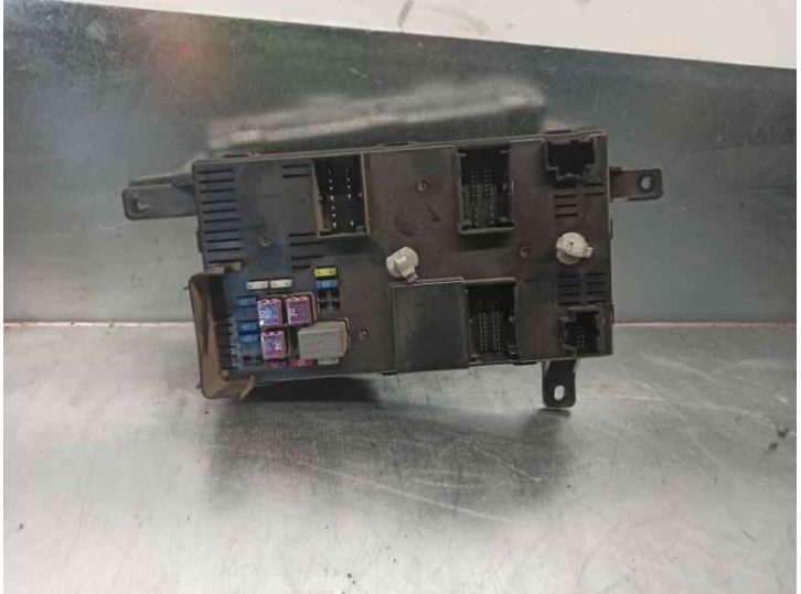 Recambio de caja reles / fusibles para kia carnival 2.9 crdi cat referencia OEM IAM 919584D0800H 
