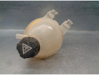 Replacement expansion tank for Citroën C4 Cactus 1.2 12V e-THP / PureTech OEM IAM reference 9800777280 