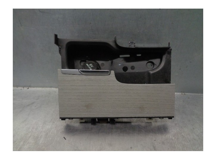 Replacement console for Volvo XC60 OEM IAM reference 32275471 