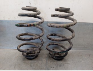 Replacement suspension spring for Volkswagen Passat sedan (3B3) 1.9 TDi OEM IAM reference 3B0511115P 