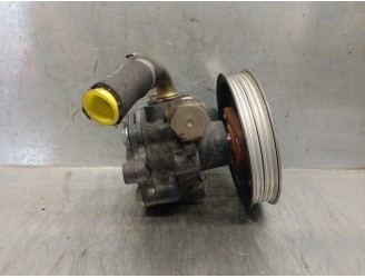 Replacement power steering pump for Volkswagen Passat sedan (3B3) 1.9 TDI OEM IAM reference 8D0145177Q KY17005 KYB