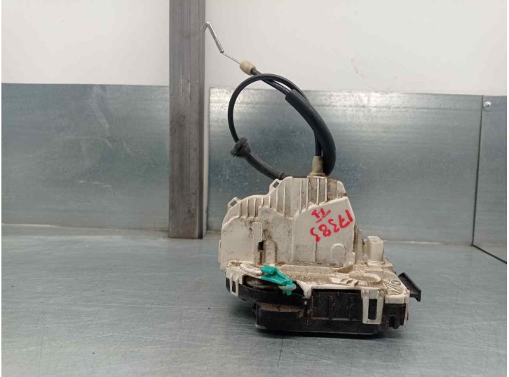 Recambio de cerradura puerta trasera izquierda para dodge avenger se referencia OEM IAM P04589425AD 4 PINES 4 PUERTAS