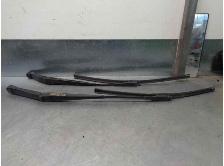 Recambio de brazo limpia delantero derecho para volvo xc90 2.4 diesel cat referencia OEM IAM 30753819 8693600 