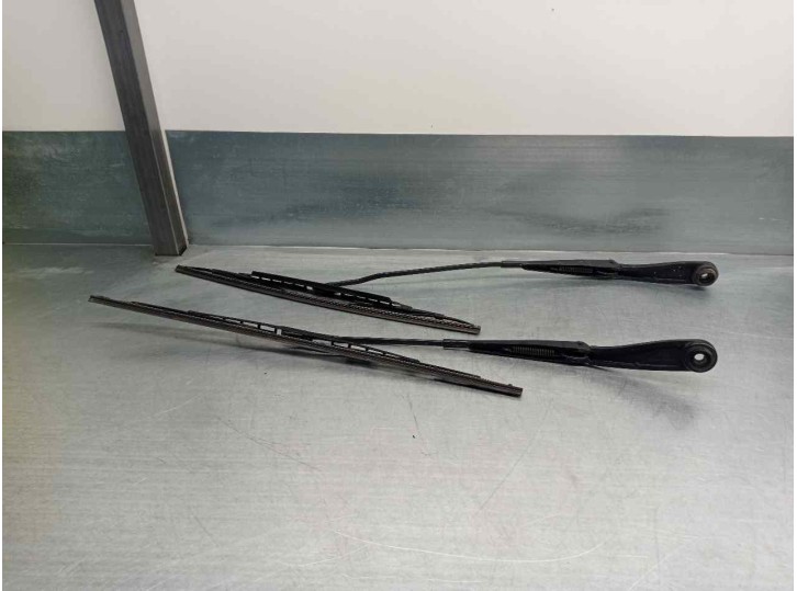 Replacement front right wiper arm for Dodge Avenger SE OEM IAM reference 05303715AB 05303716AB 