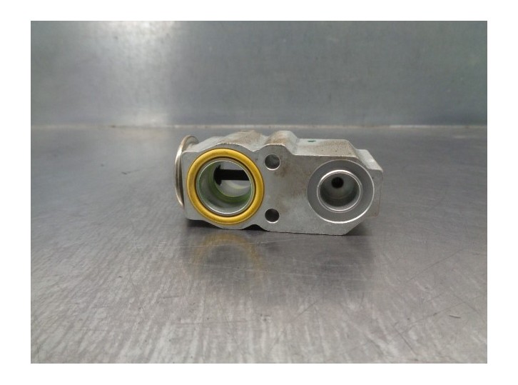 Replacement expansion valve for Volvo XC60 OEM IAM reference 32260834 