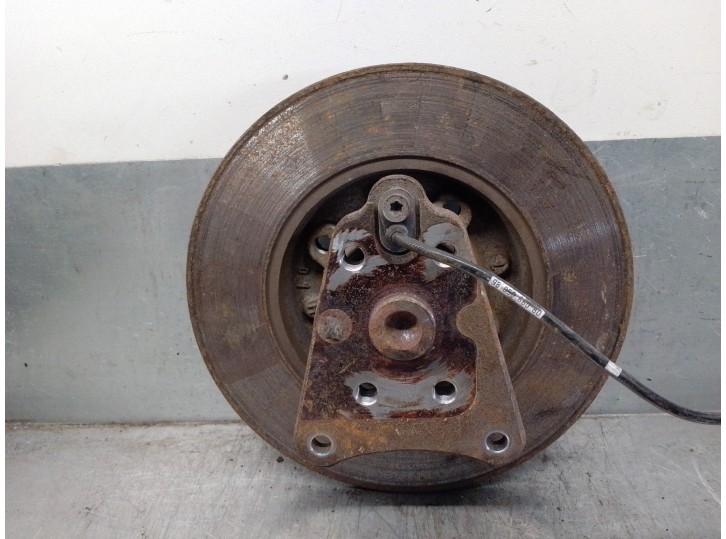 Recambio de mangueta trasera derecha para peugeot 208 1.6 blue-hdi fap referencia OEM IAM 517647  