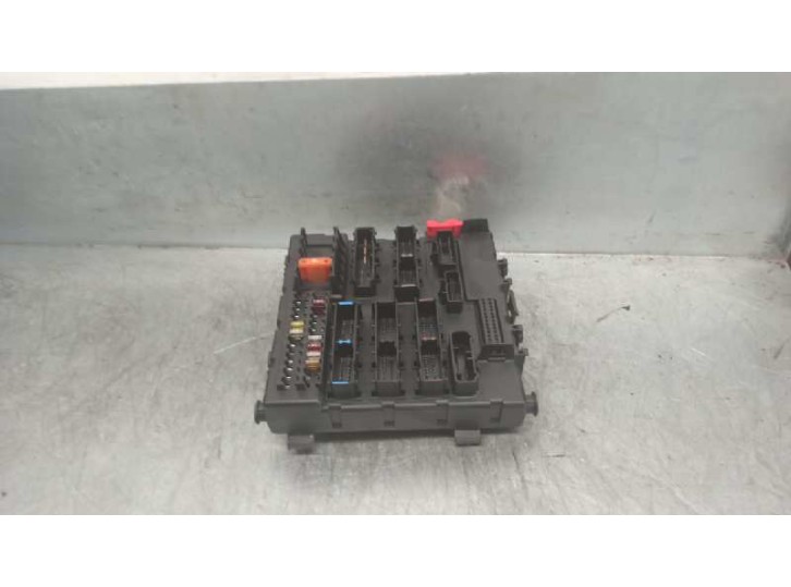 Recambio de caja reles / fusibles para opel vectra c berlina 2.2 16v dti cat (y 22 dtr / l50) referencia OEM IAM 13112910 
