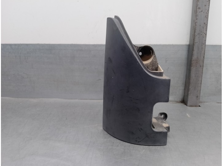 Recambio de molduras traseras para renault kangoo referencia OEM IAM 8200557181 INFERIOR IZQUIERDO
