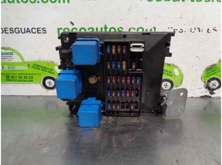 Recambio de caja reles / fusibles para nissan primera berlina (p11) 2.0 turbodiesel cat referencia OEM IAM 8F860 