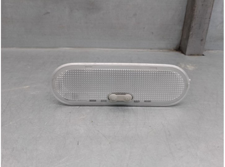 Recambio de luz interior para renault kangoo referencia OEM IAM 8200074362 