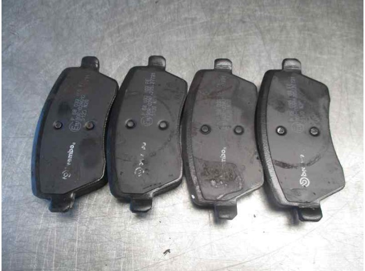 Recambio de pastillas de freno para nissan micra (k12e) 1.4 cat referencia OEM IAM  68033103 BREMBO