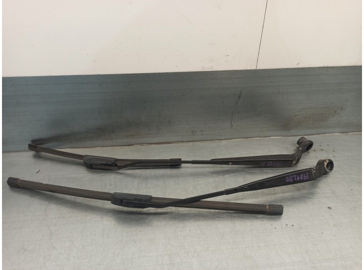 Recambio de brazo limpia delantero derecho para dodge caliber 2.0 16v cat referencia OEM IAM 5183261AA 5183263AA BOSCH