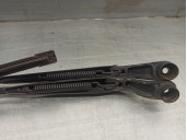 Recambio de brazo limpia delantero derecho para dodge caliber 2.0 16v cat referencia OEM IAM 5183261AA 5183263AA BOSCH