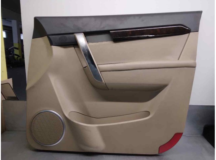 Recambio de guarnecido puerta delantera derecha para chevrolet captiva 2.0 diesel cat referencia OEM IAM 96476458 5 PUERTAS