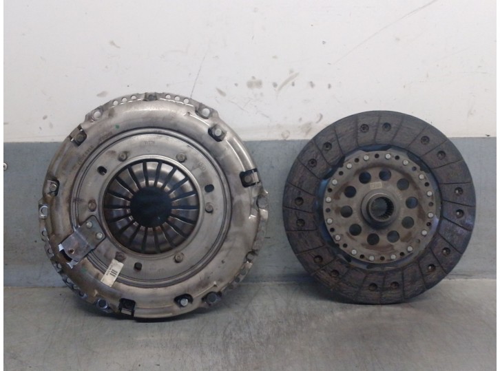 Replacement clutch kit for Volvo V40 Hatchback (525) D2 OEM IAM reference 31492036 31492036 31492037 LUK