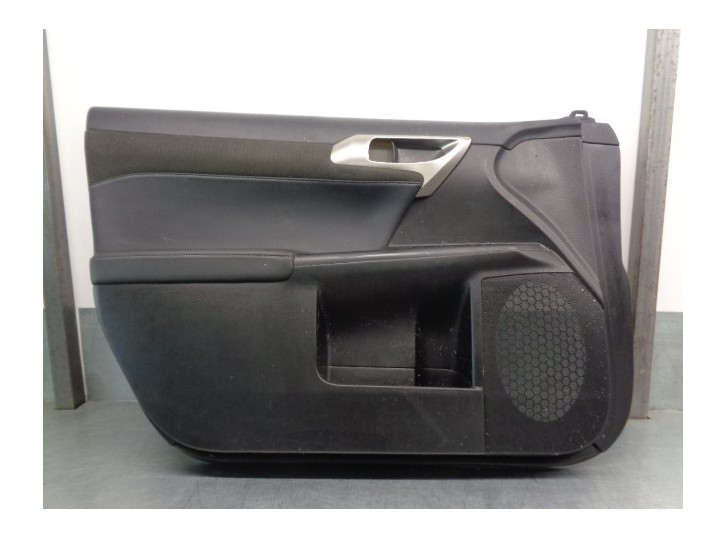 Replacement front left door trim panel for Lexus CT 1.8 16V CAT (Hybrid) OEM IAM reference 67612X1B19 