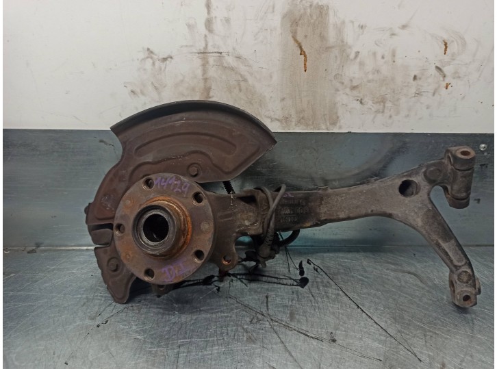 Replacement front left stub axle for Audi A6 Avant (4B5) 2.5 V6 24V TDI OEM IAM reference 8D0407257AM CESTA 37B