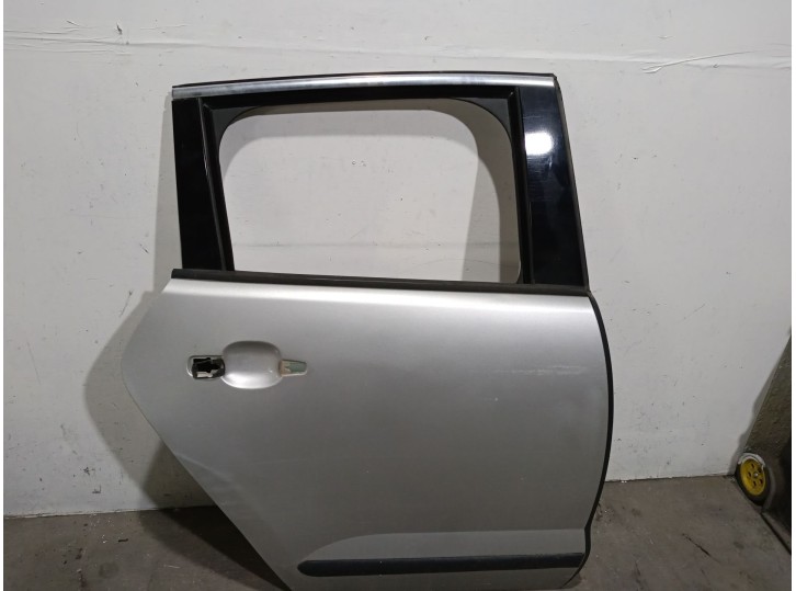 Recambio de puerta trasera derecha para peugeot 3008 referencia OEM IAM 9008V4 9008V4 