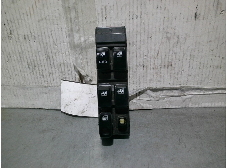 Recambio de mando elevalunas delantero izquierdo para kia cerato 1.6 cat referencia OEM IAM 621W05560 