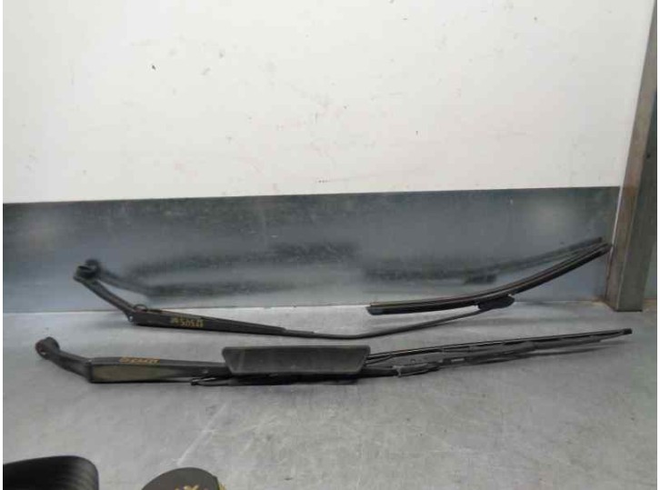 Recambio de brazo limpia delantero derecho para mazda 2 berlina (dy) 1.4 diesel cat referencia OEM IAM 