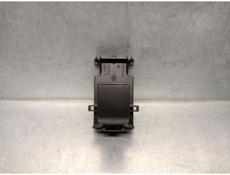 Recambio de mando elevalunas trasero izquierdo para toyota yaris (_p21_, _pa1_, _ph1_) 1.5 hybrid (mxph10) referencia OEM IAM 84