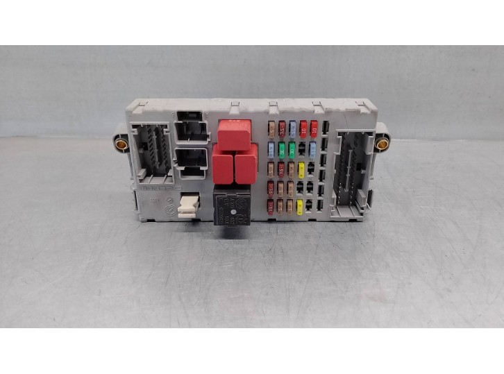 Recambio de caja reles / fusibles para lancia ypsilon (101) 1.3 jtd 16v referencia OEM IAM 51786802 843C20060821 DELPHI