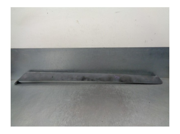 Recambio de molduras traseras para ford fiesta berl./express 1.6 referencia OEM IAM V84FBB442A02AA  