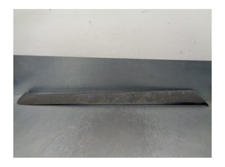 Recambio de molduras traseras para ford fiesta berl./express 1.6 referencia OEM IAM V84FBB442A03AA  