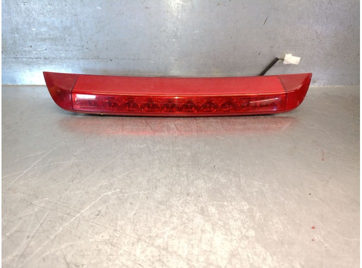 Recambio de luz central de freno para kia carens iv 1.7 crdi referencia OEM IAM 92700A4000 92700A4000 