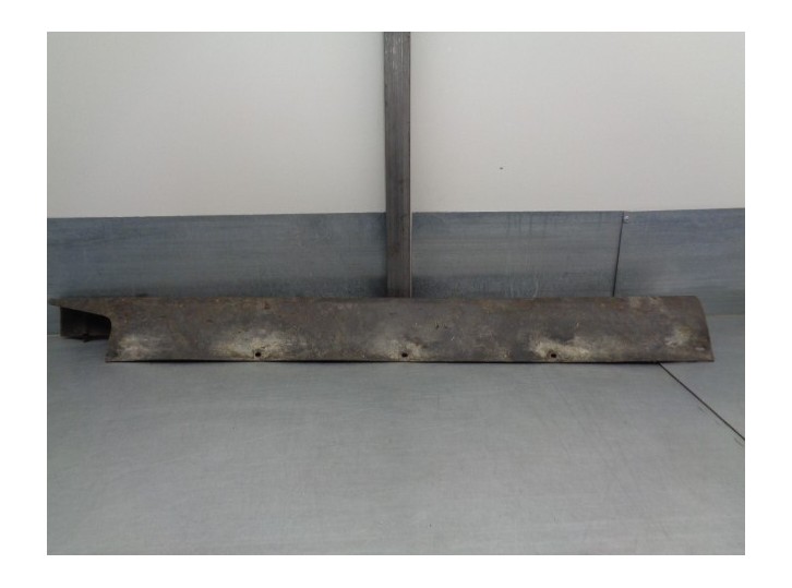 Recambio de spoiler talonera lateral izquierda para ford fiesta berl./express 1.6 referencia OEM IAM 1008921 