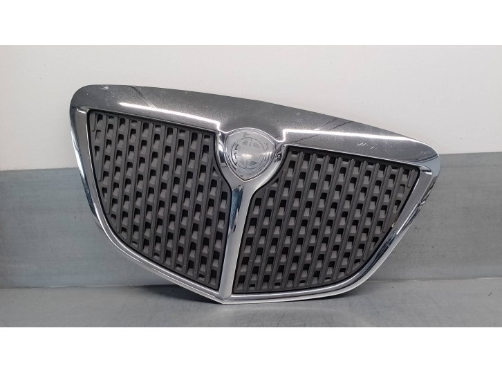 Recambio de rejilla delantera para lancia ypsilon (101) 1.3 jtd 16v referencia OEM IAM 735425960  