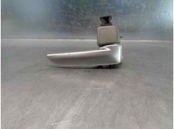 Recambio de maneta interior delantera derecha para mazda 2 berlina (dy) 1.4 diesel cat referencia OEM IAM 