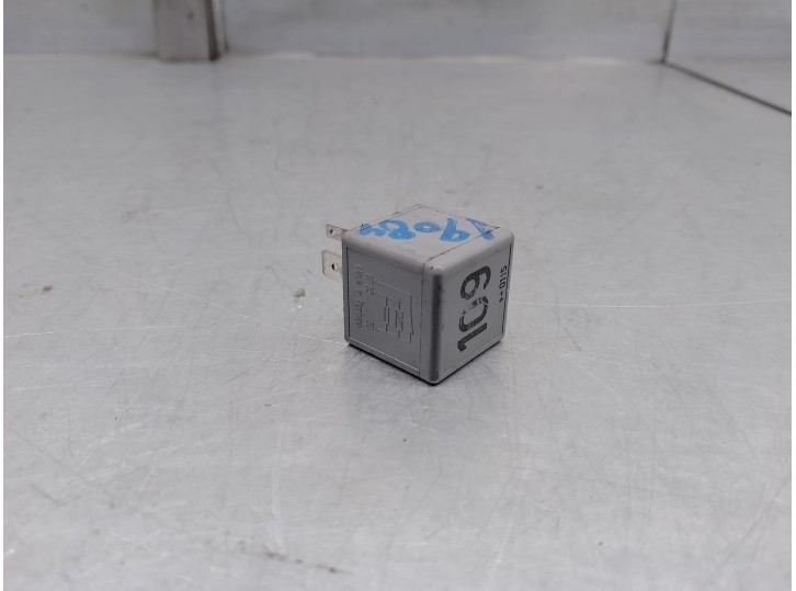 Recambio de rele para volkswagen golf iv berlina (1j1) 1.9 tdi referencia OEM IAM 1J0906381A  