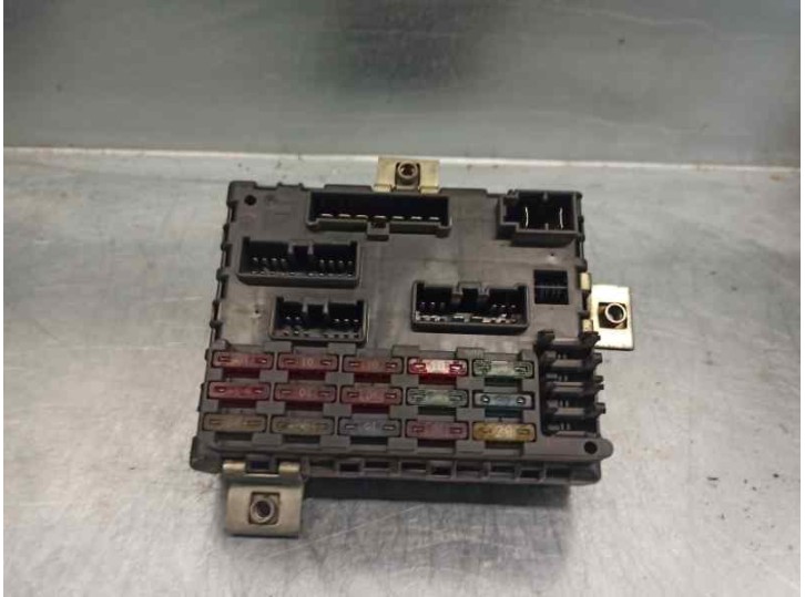 Recambio de caja reles / fusibles para fiat punto berl. (176) 1.1 referencia OEM IAM 7755601 