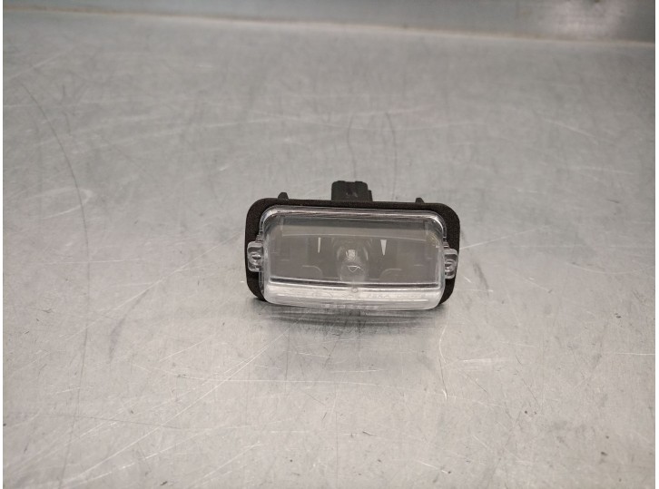 Recambio de piloto matricula para toyota yaris (_p21_, _pa1_, _ph1_) 1.5 hybrid (mxph10) referencia OEM IAM 812700D120 812700D12