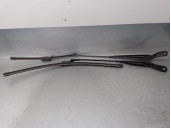 Recambio de brazo limpia delantero derecho para peugeot 208 1.2 12v vti referencia OEM IAM 9673292080  