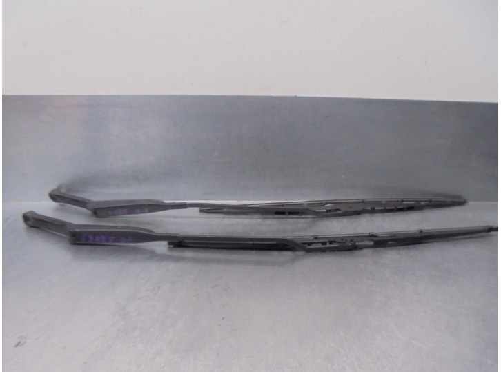 Recambio de brazo limpia delantero derecho para audi a4 berlina (b5) 1.9 tdi referencia OEM IAM 8D1955408A 8D1955407A 