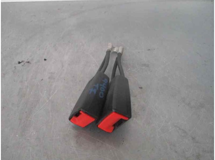 Recambio de enganche cinturon para skoda octavia berlina (1u2) 1.9 tdi referencia OEM IAM 1U160399  5PUERTAS