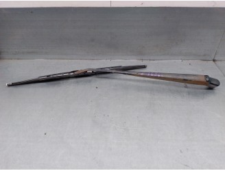 Replacement rear wiper arm for Hyundai H1 2.5 turbodiesel OEM IAM reference 988104A001 