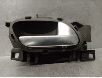 Recambio de maneta interior delantera derecha para peugeot 208 1.2 12v vti referencia OEM IAM 96555516VV  
