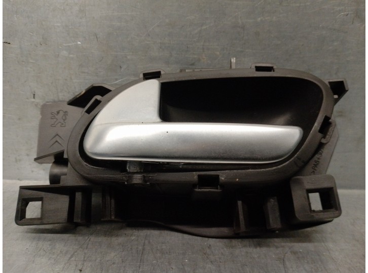 Recambio de maneta interior delantera izquierda para peugeot 208 1.2 12v vti referencia OEM IAM 96555518VV 