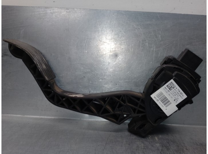 Recambio de potenciometro pedal para peugeot 208 1.2 12v vti referencia OEM IAM 9671433780  HELLA