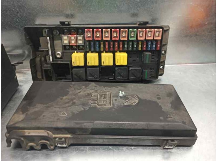 Recambio de caja reles / fusibles para land rover discovery (lt) 2.5 turbodiesel referencia OEM IAM YQE103800 