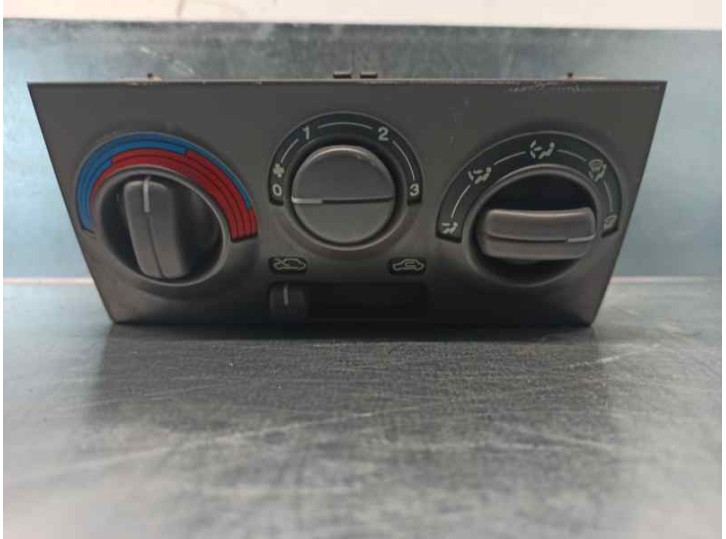 Recambio de mando calefaccion / aire acondicionado para fiat punto berl. (176) 1.2 cat referencia OEM IAM 100140600 
