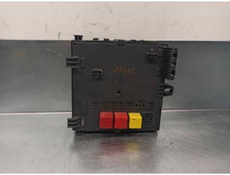 Replacement relay / fuse box for Opel Vectra C Saloon 2.0 DTI OEM IAM reference 13144709 
