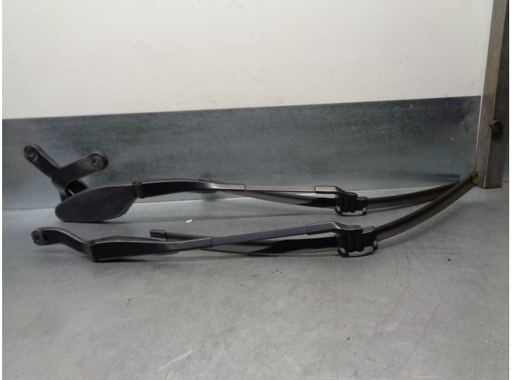 Replacement front right wiper arm for Mercedes-Benz CLS Class (W219) 3.5 V6 CAT OEM IAM reference A2118200344 A211820