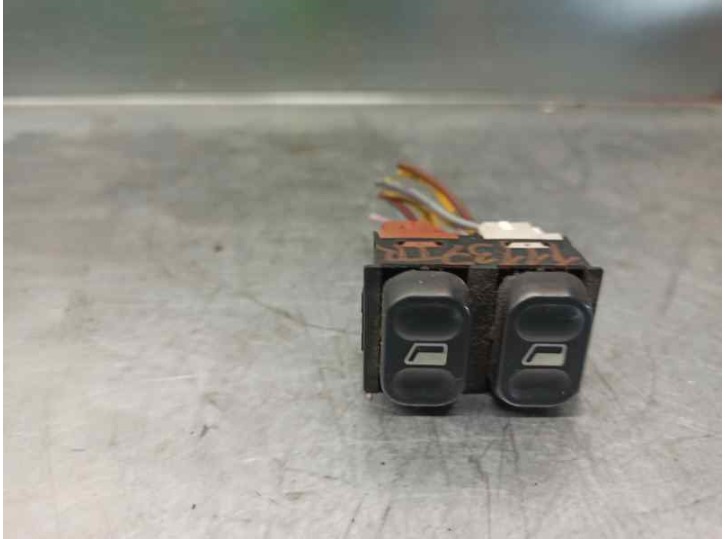 Recambio de mando elevalunas trasero izquierdo para peugeot 406 berlina (s1/s2) 2.0 turbo cat referencia OEM IAM 3520H8 
