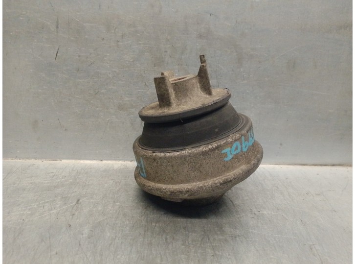 Replacement engine mount for Mercedes-Benz C Class (W202) Saloon 2.8 24V CAT OEM IAM reference 2022400817 2022400817 