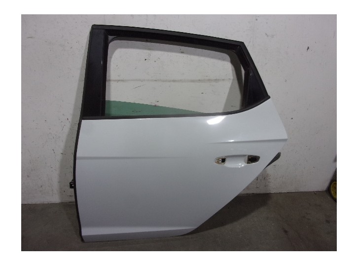 Replacement rear left door for Seat Leon (5F1) 1.4 16V TSI OEM IAM reference 5F9833055 WHITE 5 DOORS