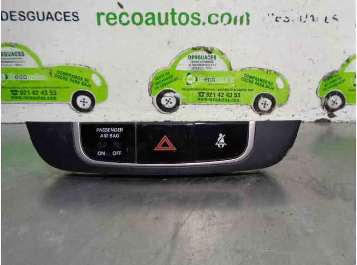 Replacement hazard warning switch for Hyundai ix35 1.7 CRDi cat OEM IAM reference 847402S350 